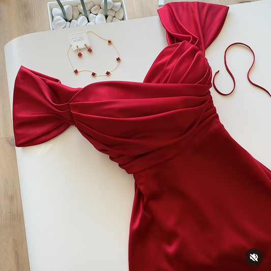 Scarlet Whisper – Satin Elegance Redefined❤️